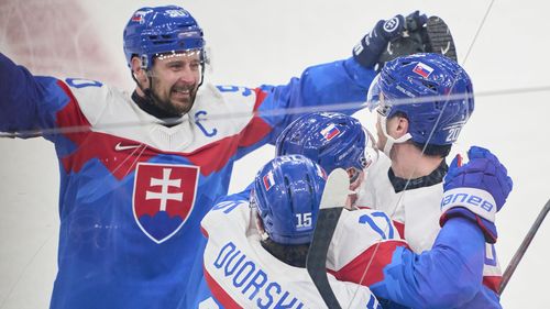 Slapstick-Tor (fast) ohne Schläger: "Erst Fußball, dann Billard!"