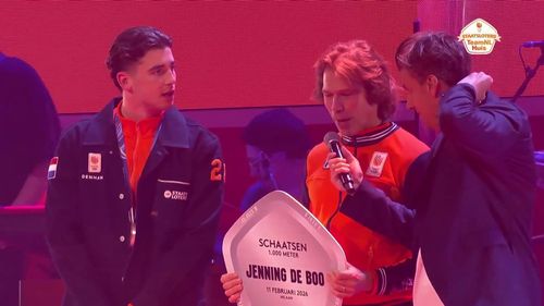 Gerard van Velde over pupil De Boo bij huldiging: "Hij heeft het wedstrijdplan perfect uitgevoerd."