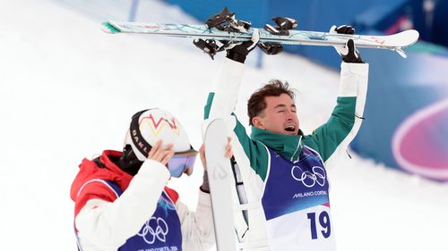 Watch: Woods secures first gold for Australia with sublime moguls run