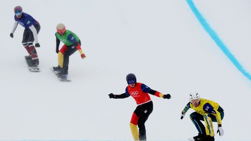 'Carnage' sees two German riders crash in thrilling snowboard cross race