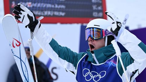 A sportág élő legendáját legyőzve nyert aranyérmet az ausztrál Woods férfi mogulban