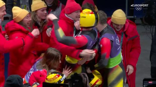 Duitsland blijft ongeslagen op de rodel-estafette en troeft Italië af op medaillespiegel