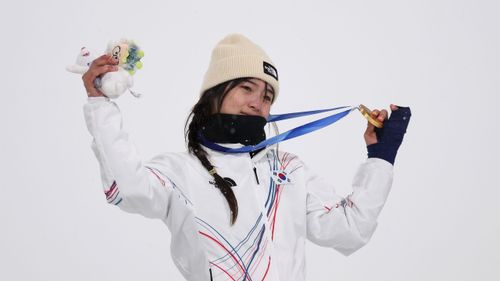 Watch the AMAZING run that helped teenager Choi land gold ahead of Kim