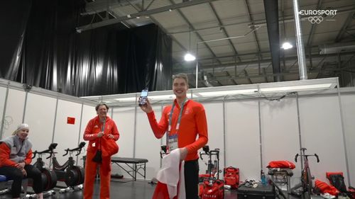 Radość Władimira Semirunnija po zdobyciu srebrnego medalu w biegu na 10 000 m na ZIO 2026