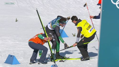Langlaufer uit Saoedi-Arabië verliest ski, breekt stok en krijgt meteen vervanging aangeboden