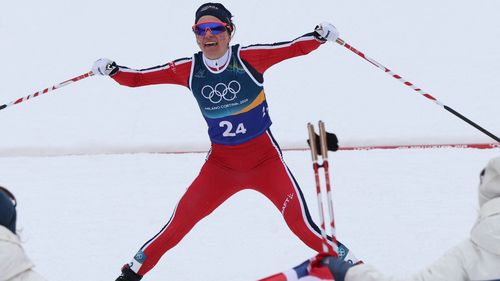 Noruega no perdona el inoportuno golpe de mala suerte de Suecia y reina en el relevo femenino