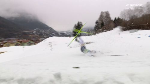 Catastrophe pour la Suède ! Ebba Andersson chute et termine sur un ski !