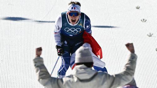 Drapeau en main, l'arrivée euphorique des fondeurs bleus pour l'argent