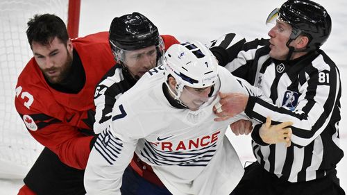 Da fliegen die Fäuste: Zwischen Kanada und Frankreich eskaliert es