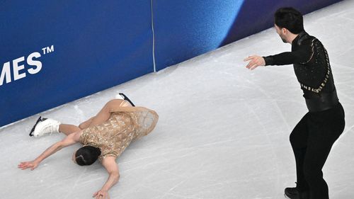 Gasps as Stellato-Dudek suffers unexpected fall during pair skating