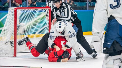 Una tangana insólita en Juegos Olímpicos: Tom Wilson y Pierre Crinon, a puñetazo limpio