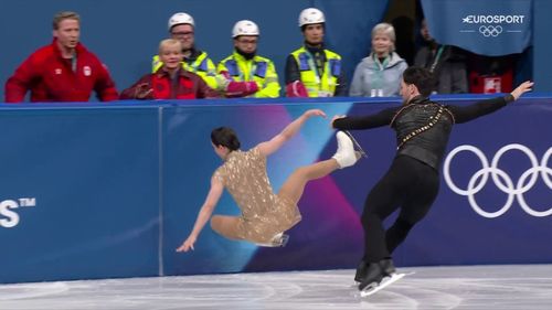 Upadek Deanny Stellato-Dudek w programie krótkim par sportowych na ZIO 2026 Mediolan - Cortina