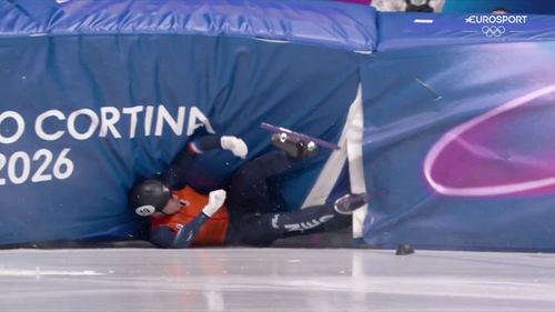 Teun Boer komt ten val in de series op de 500 meter - door straf tegenstander is hij toch door