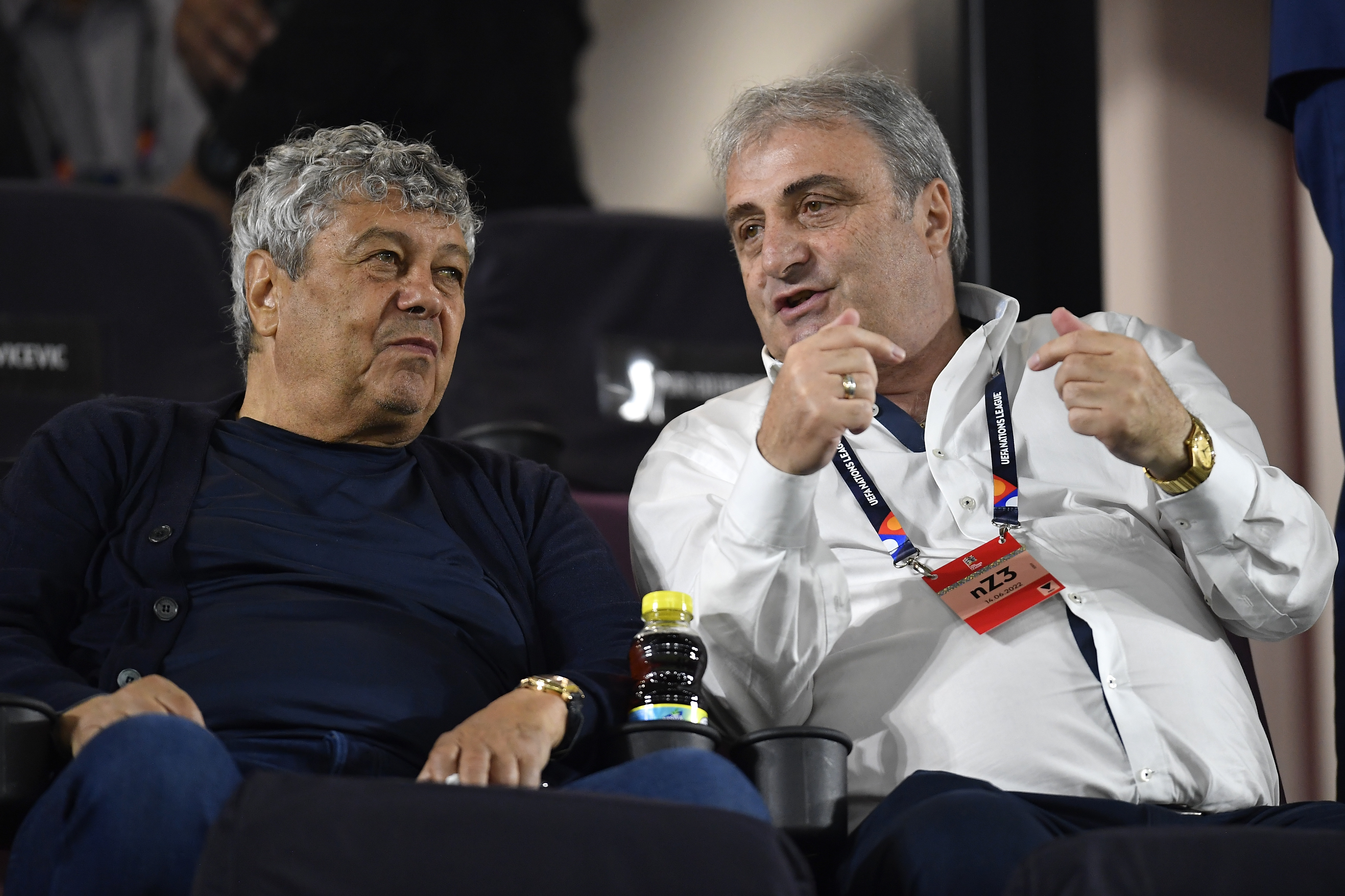 Mircea Lucescu (stânga) și Mihai Stoichiță (dreapta)