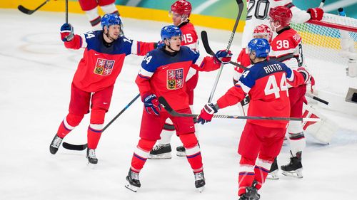 Szenvedve, de bejutott a negyeddöntőbe Csehország a férfi hokitornán