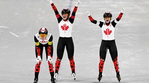 A döntőben a hollandokat legyőzve lett olimpiai bajnok a kanadai női gyorskorcsolyacsapat