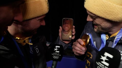 Gold-Helden unter sich: Lochner/Fleischhauer am Telefon mit Arlt