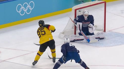 An den Kopf und ins Glück: Tiffels trifft über den Goalie-Helm zum 2:0