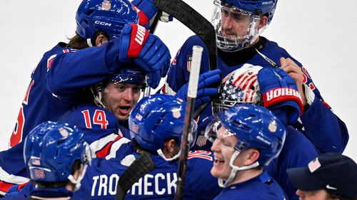 Brusztolós meccsen, egy hosszabbításban lőtt elképesztő bombagóllal elődöntős az USA a hokitornán