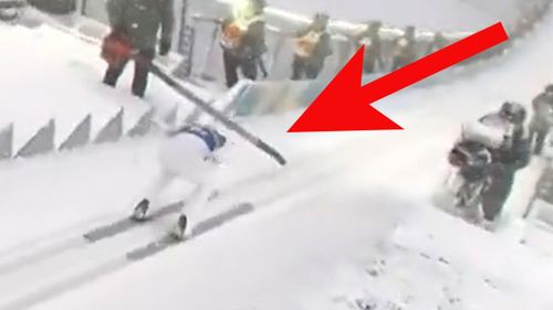 Brandgefährliche Szene: Kombinierer crasht fast mit Laubbläser