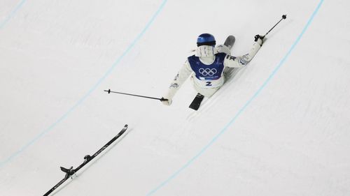 Gu clips lip of halfpipe in 'surprising' fall - 'Not the start she wanted'