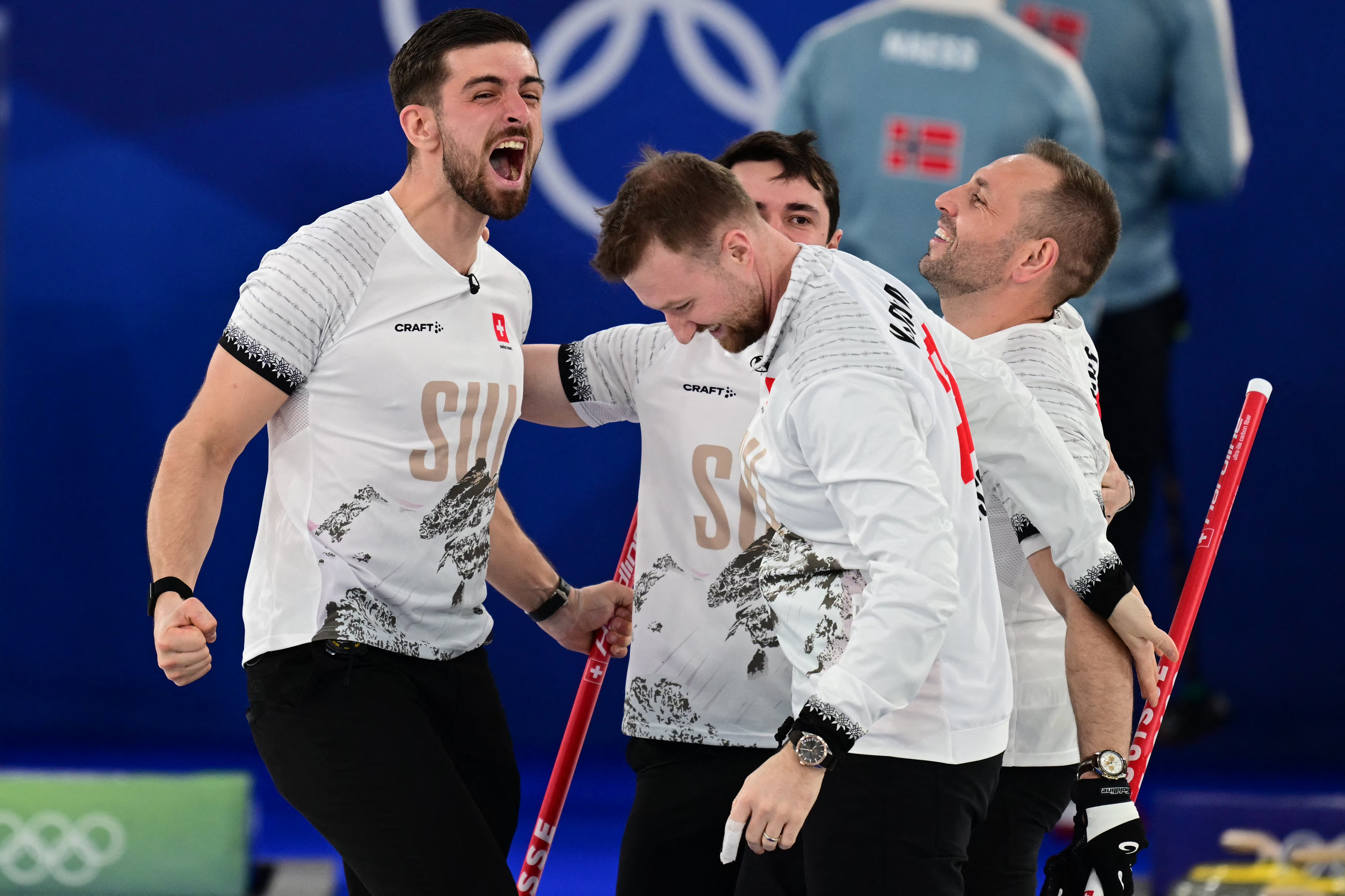 Die Schweizer Curler um Skip Yannick Schwaller holen sich Bronze