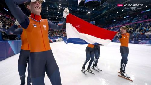Nederlandse mannen vieren waanzinnig olympisch goud - Van 't Woutjes, Boer en Emons doen ereronde
