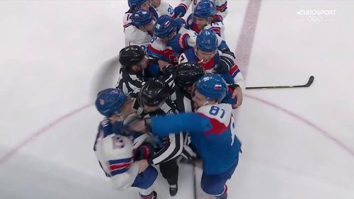 Intensywna bójka, trzy wykluczenia z półfinału turnieju hokeja USA - Słowacja na ZIO 2026