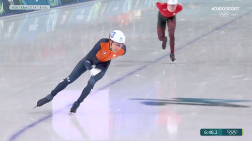 Jorrit Bergsma rijdt weg bij Viktor Hald Thorup en gaat solo op weg naar goud