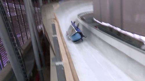 Schwarzer Tag für Franzosen-Bob: Flipperkugel im ersten, Sturz im zweiten Lauf