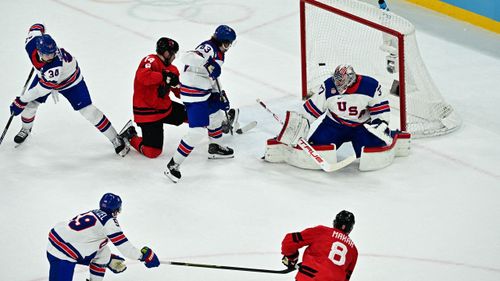 Halbhoch links ins Netz! Makar gleicht für Kanada aus