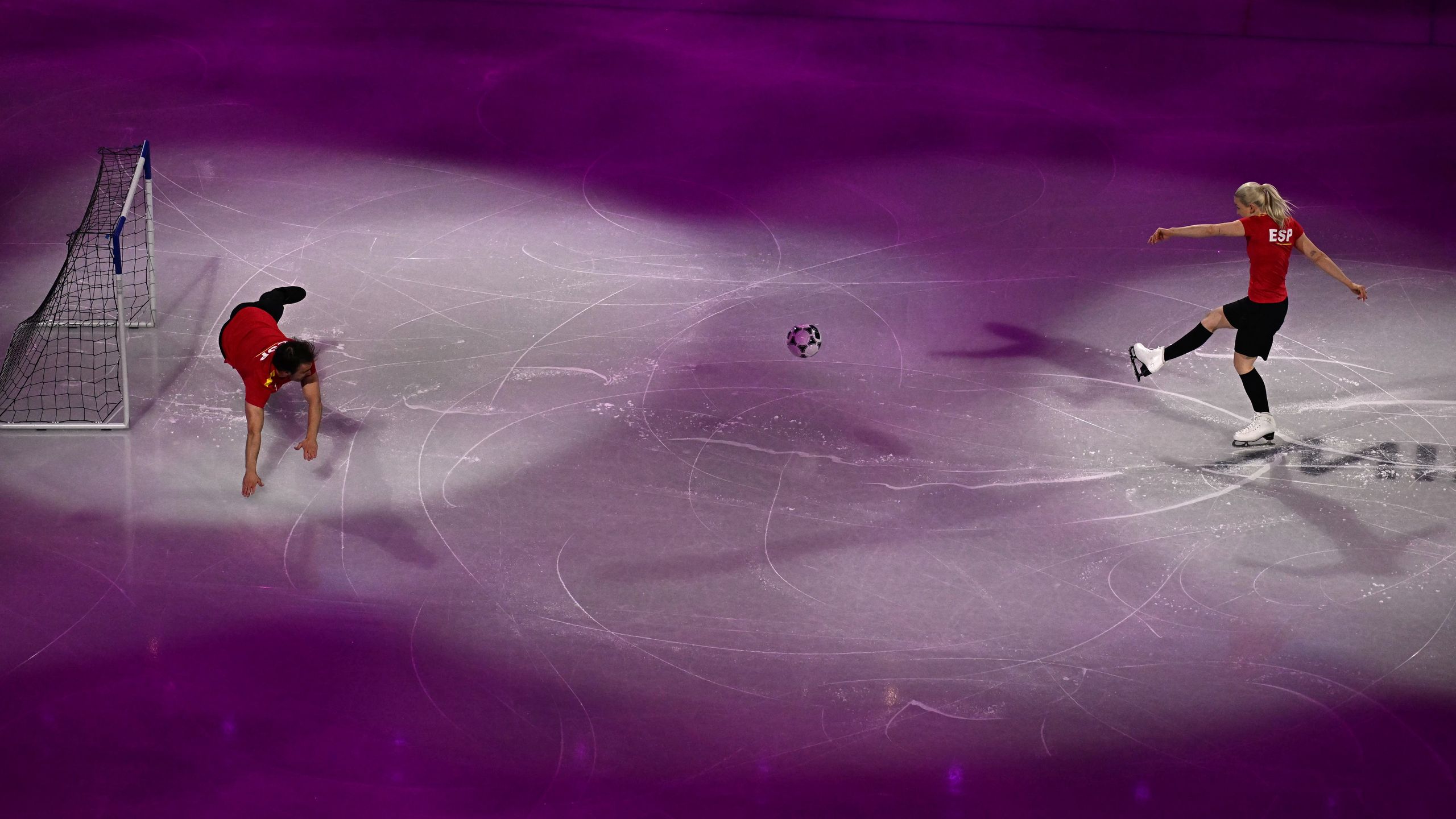 Spain figure skaters Olivia Smart and Tim Dieck take PENALTIES in
