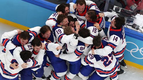 El épico gol de Hughes para certificar el oro estadounidense en la prórroga ante Canadá