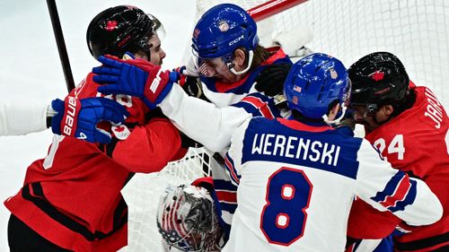 120 secondes et déjà une bagarre : le match Canada-USA est lancé