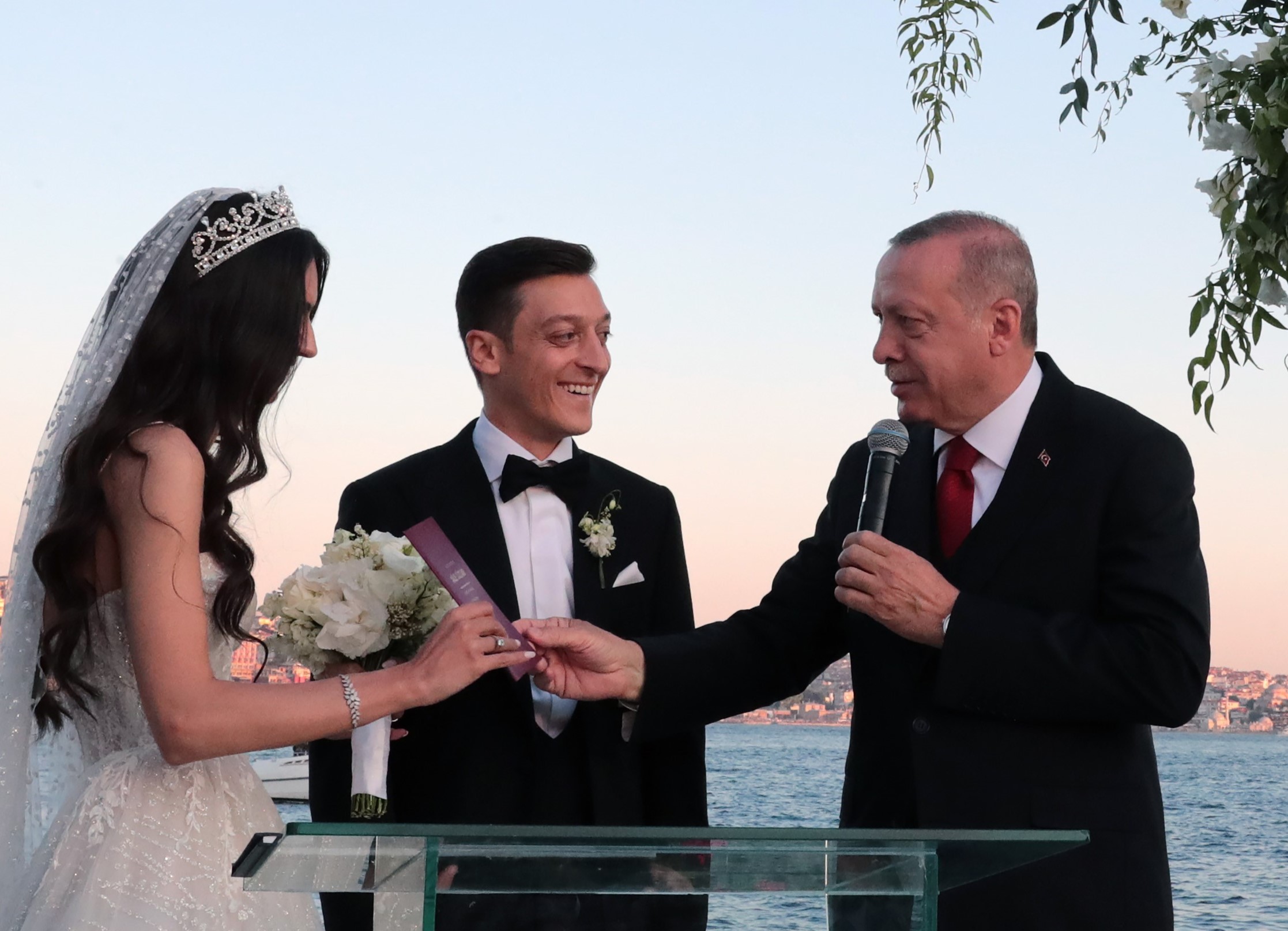 Mesut Özil heiratet - mit Recep Tayyip Erdogan als Trauzeugen