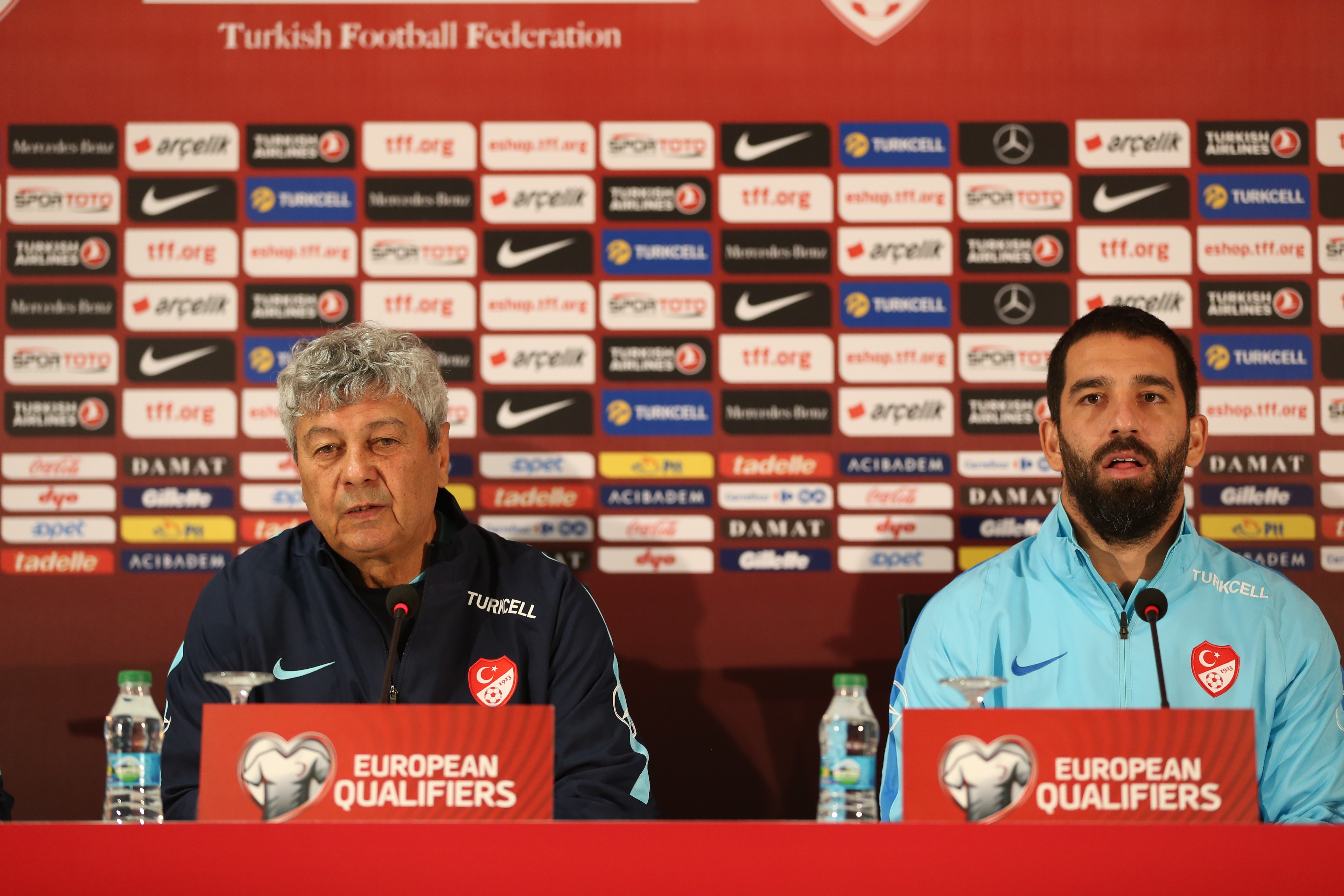 Mircea Lucescu și Arda Turan.