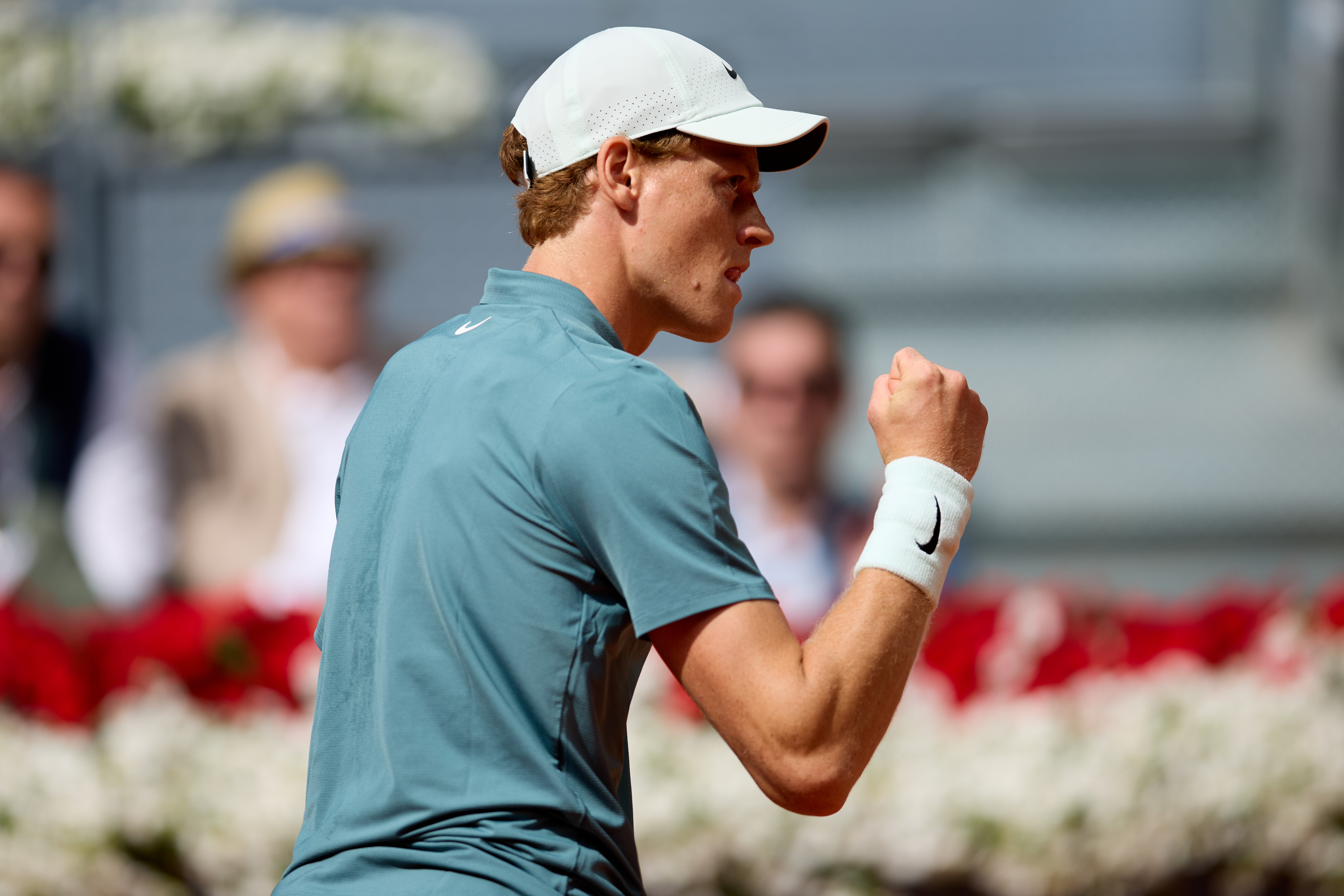 Jannik Sinner esulta durante il match con Norrie, Masters Madrid