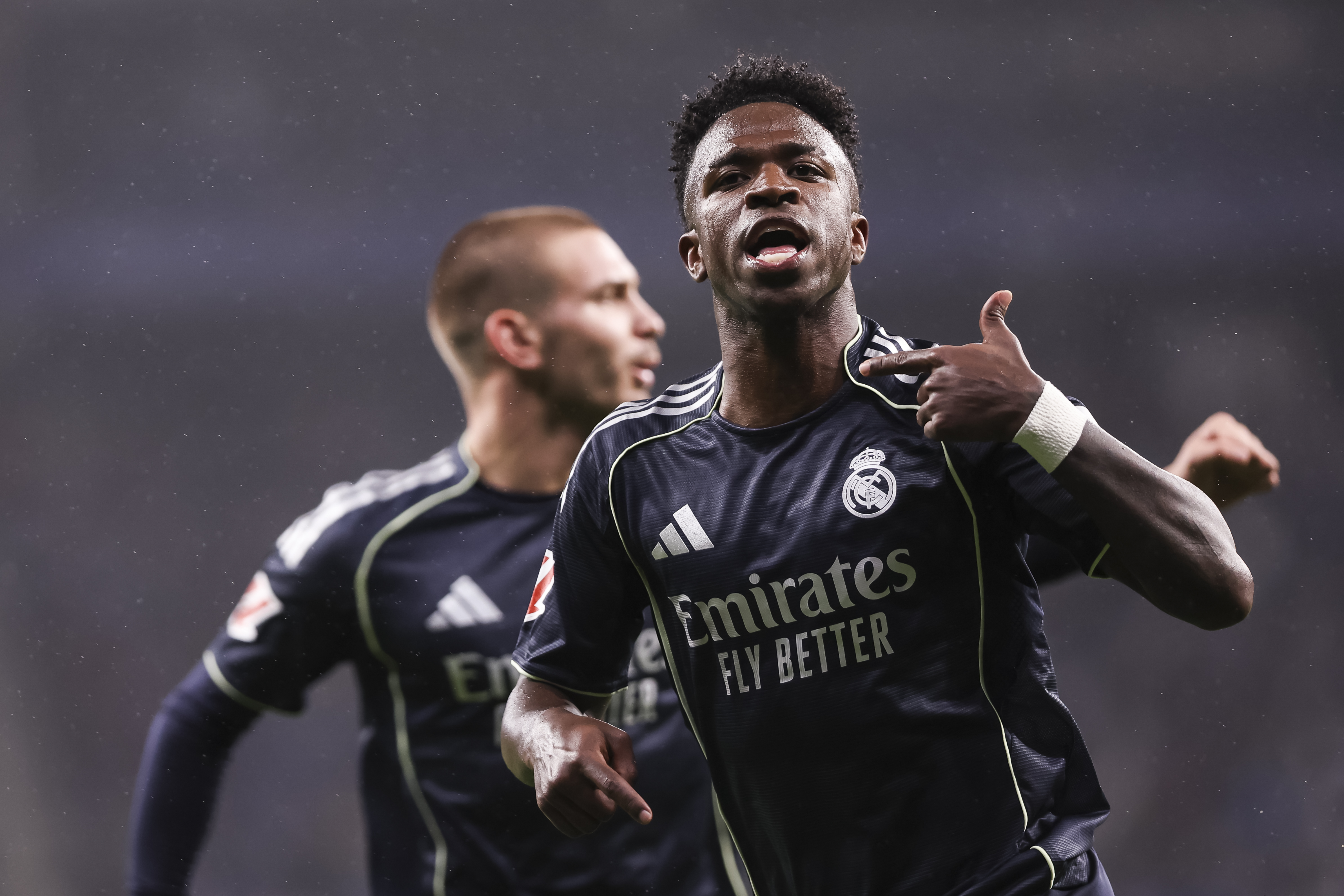 Vinicius Jr offre une bouffée d'air au Real Madrid et retarde le sacre du Barça — image 2
