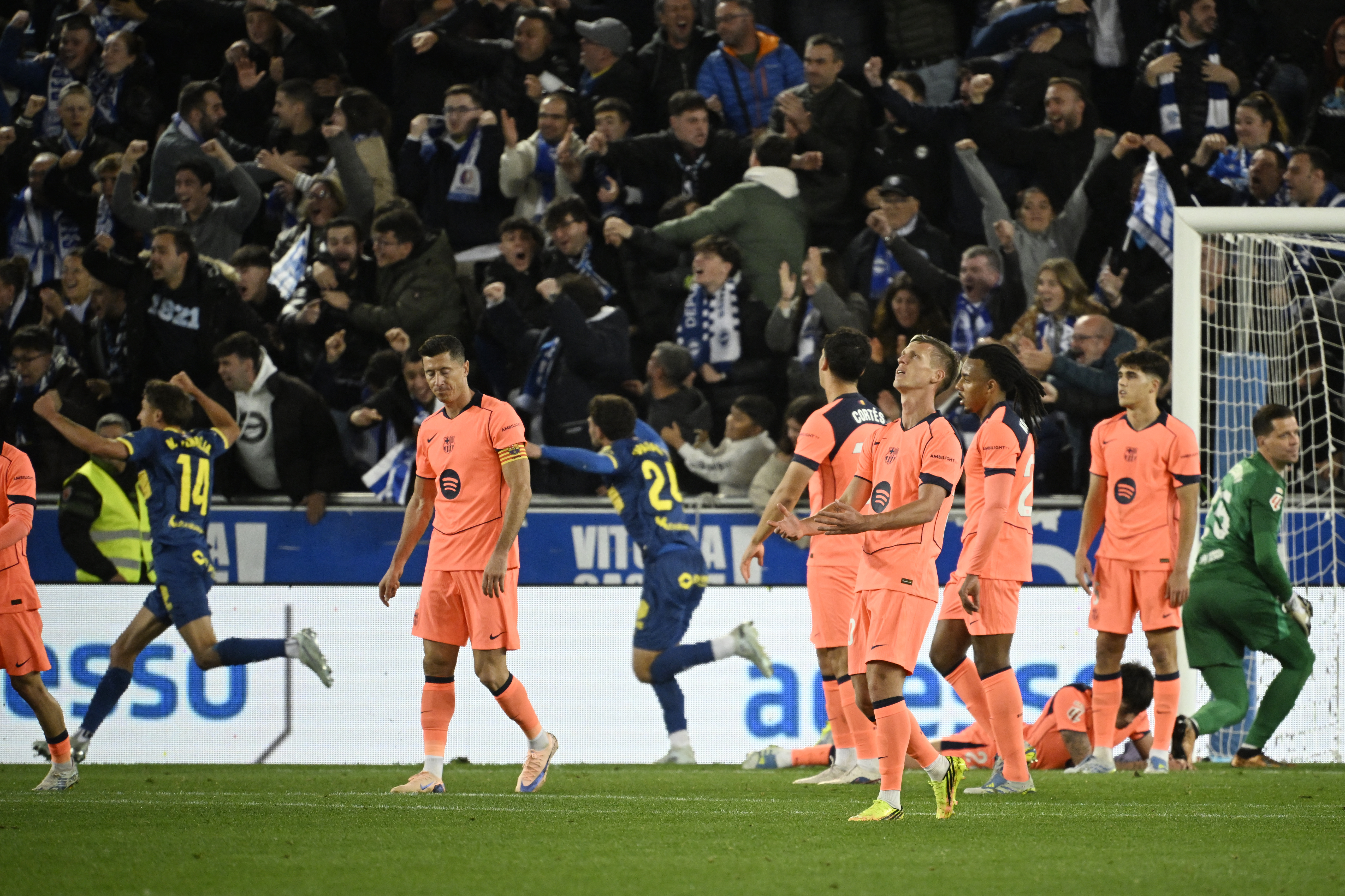 Liga: Alavés surprend Barcelone dans un match décisif pour le maintien