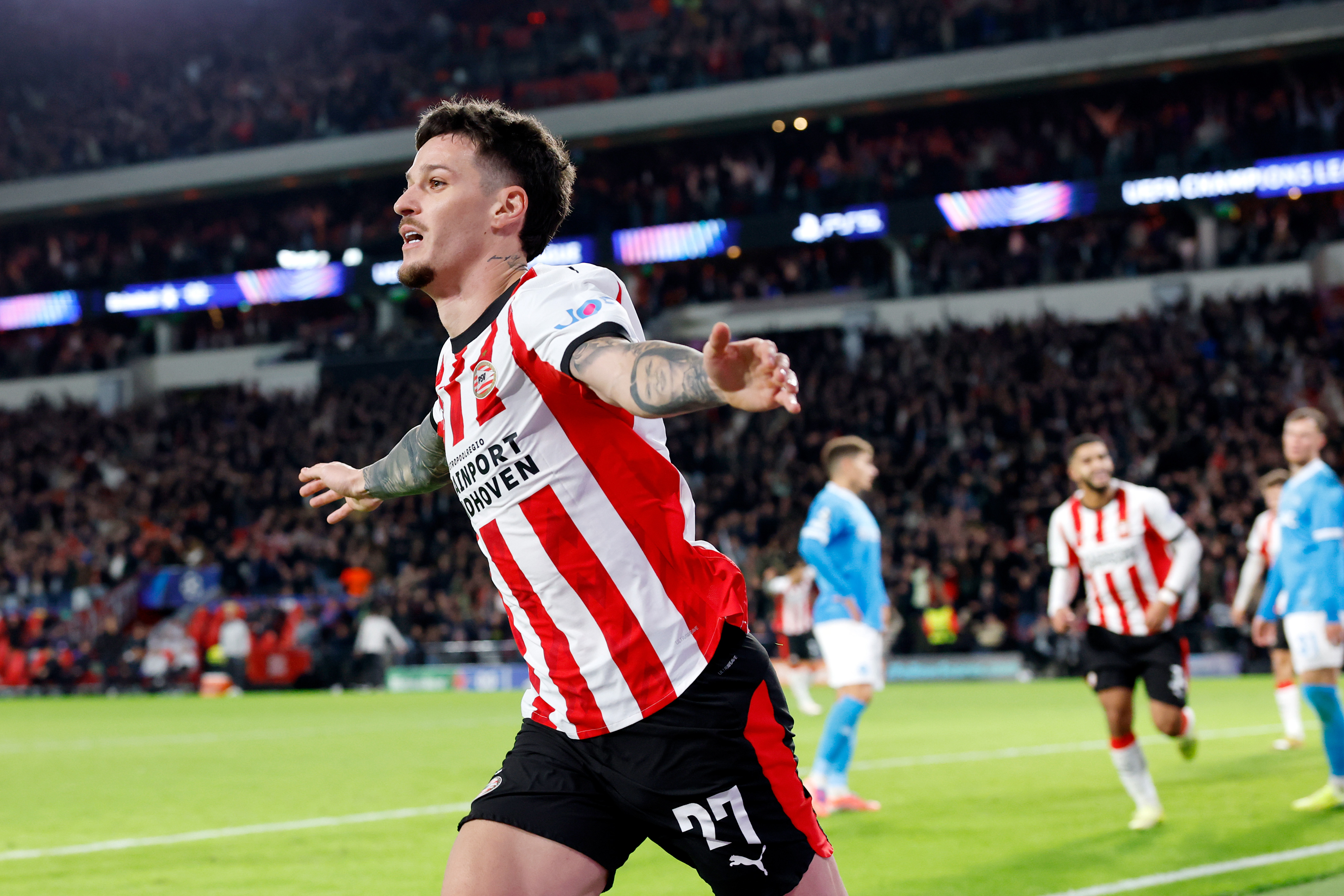 Dennis Man a marcat pentru PSV în meciul cu Napoli.