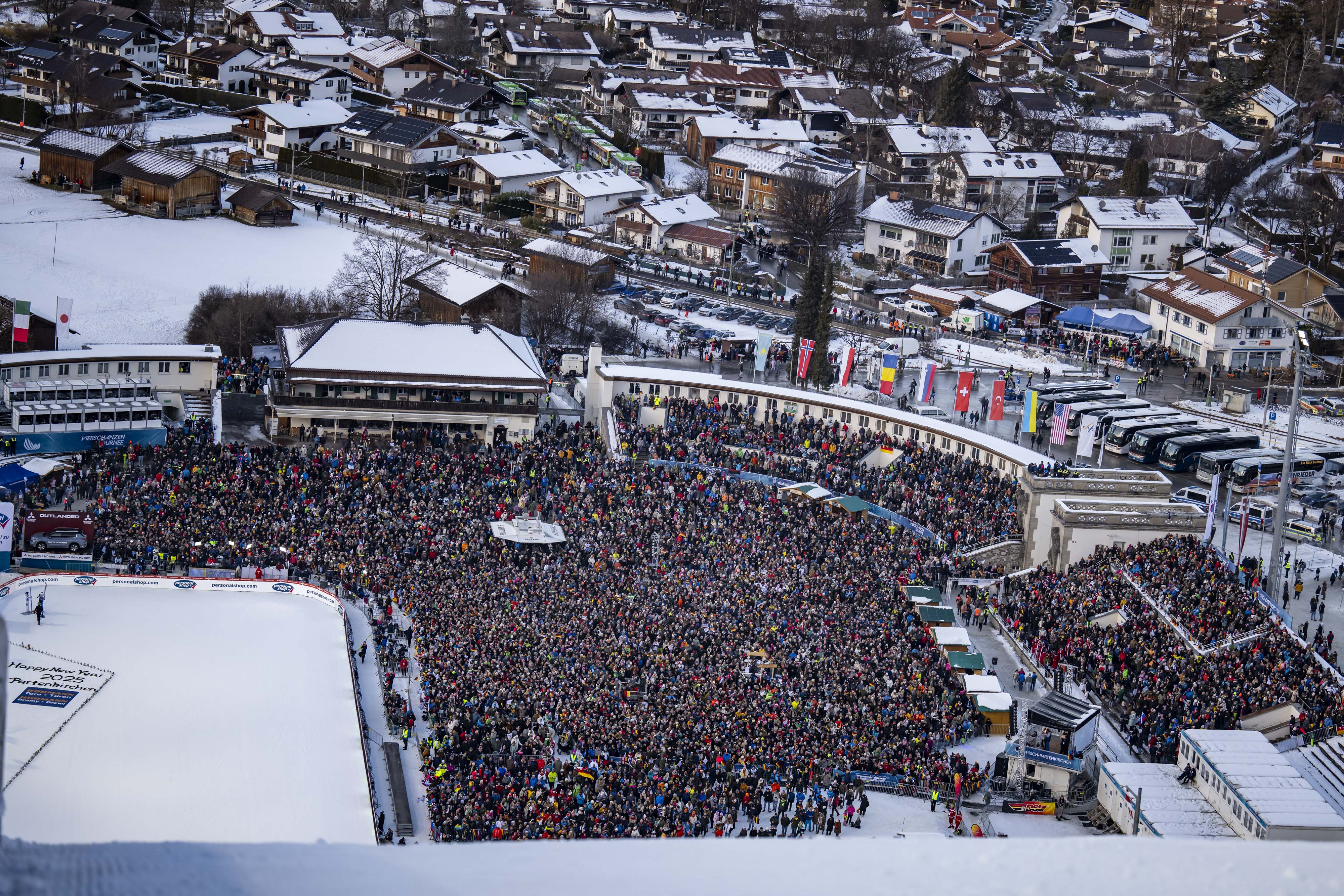 Das Neujahrsspringen lockt immer wieder über 25.000 Zuschauer an die Schanze in Garmisch