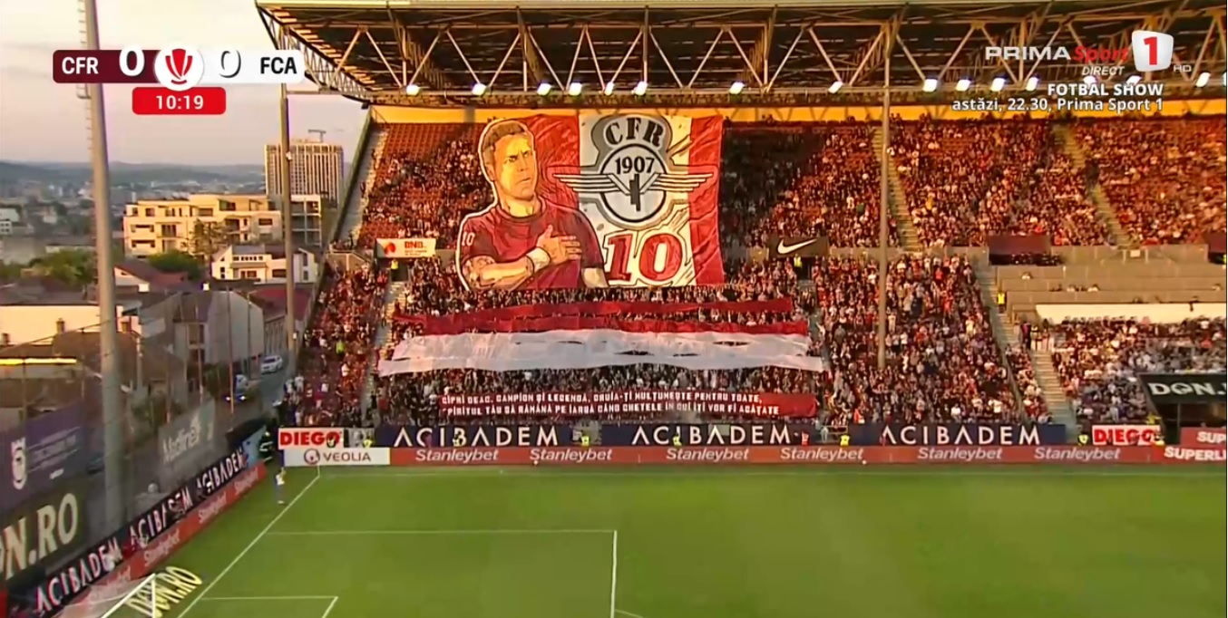 Scenografie CFR Cluj la ultimul meci din cariera lui Ciprian Deac. Foto: Captură Prima Sport.