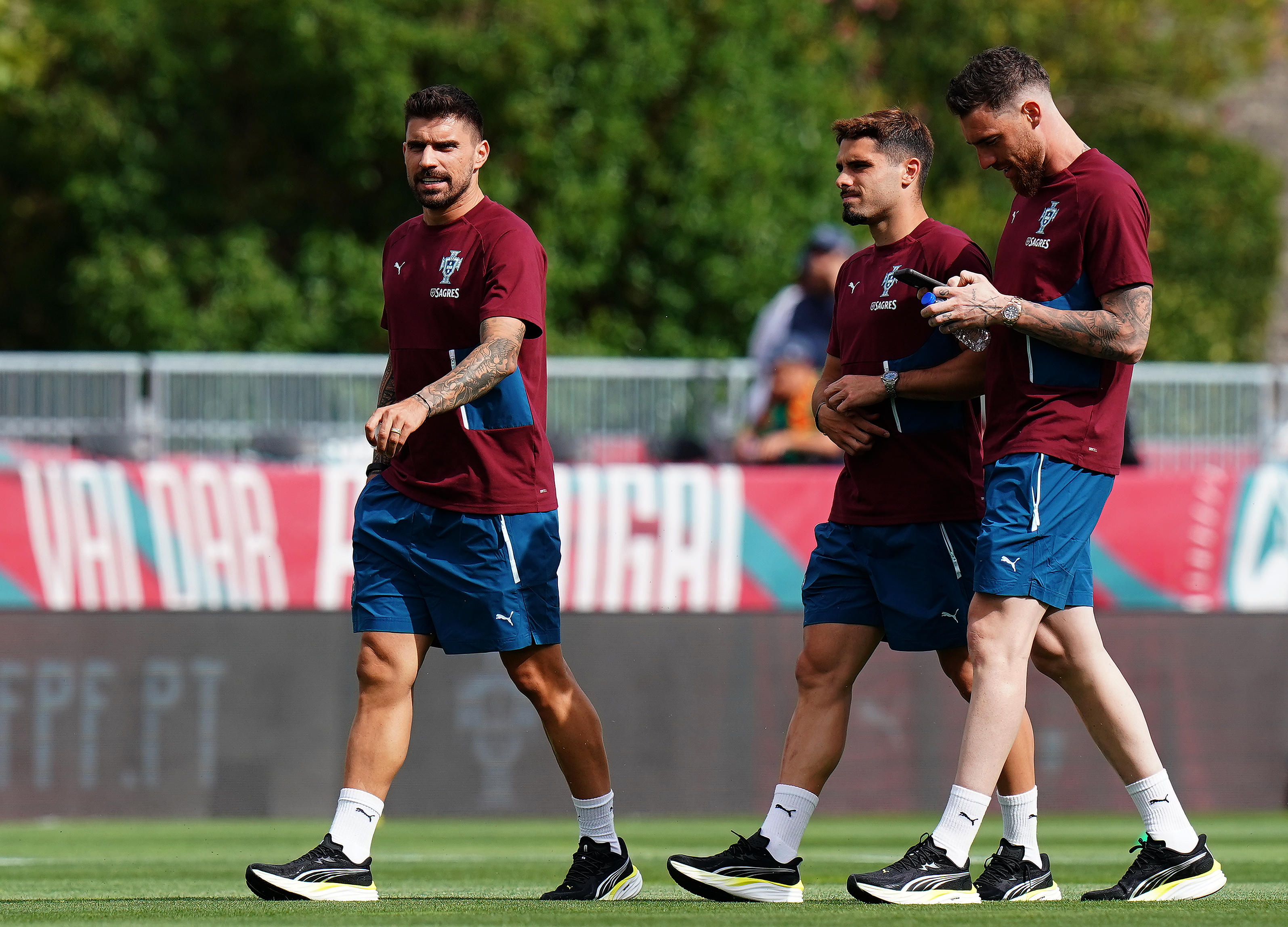 Leao & Roman sent off as Portugal beat Chile