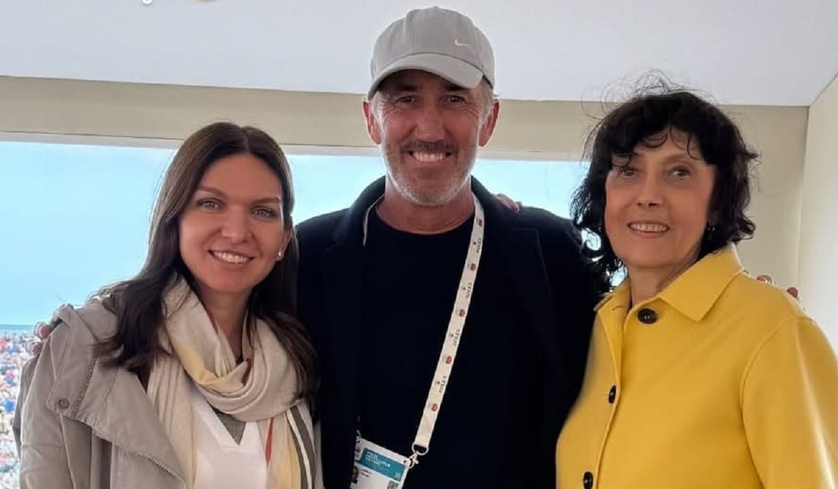 Simona Halep, alături de Darren Cahill și Virginia Ruzici.