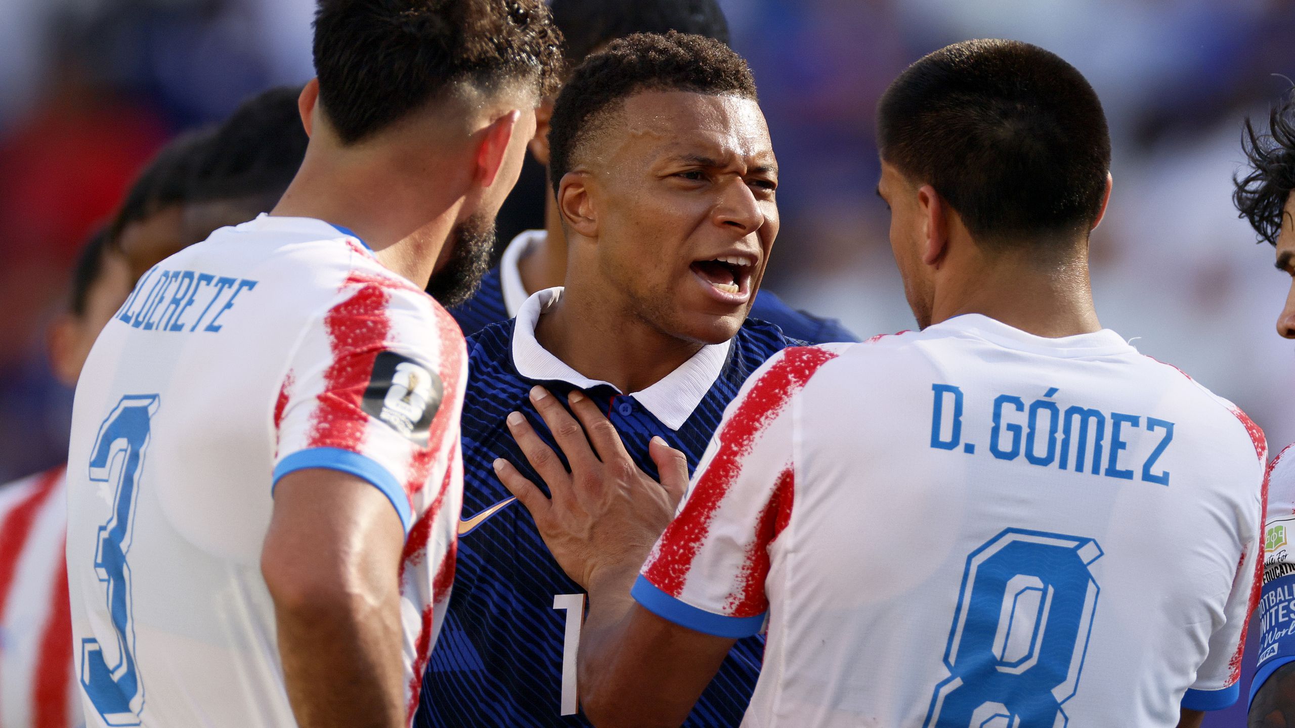 El Mbappé más furioso: Posible doble agresión, insultos, tanganas y celebración de pura rabia
