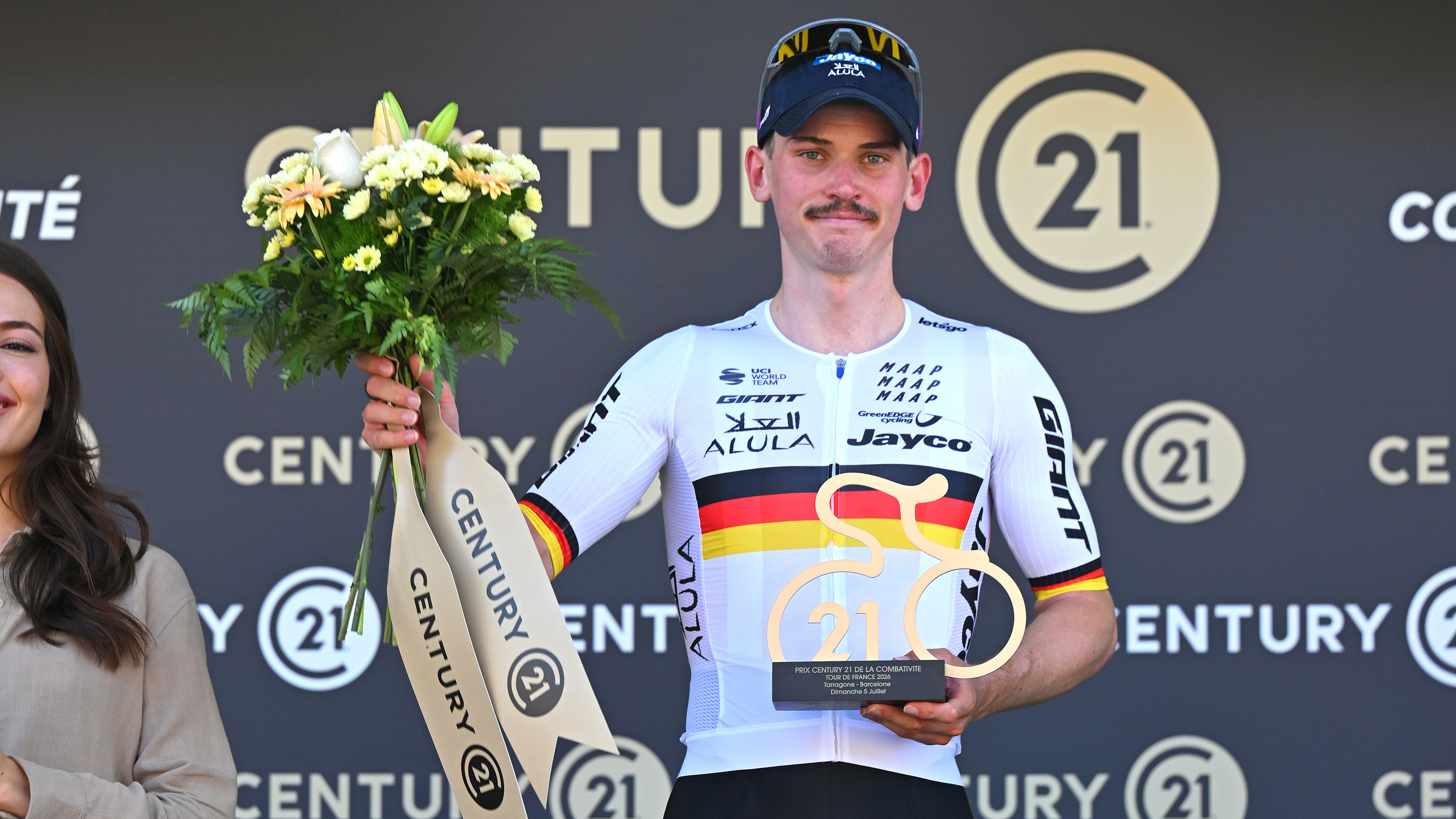 Felix Engelhardt in Barcelona auf dem Podium der Tour de France