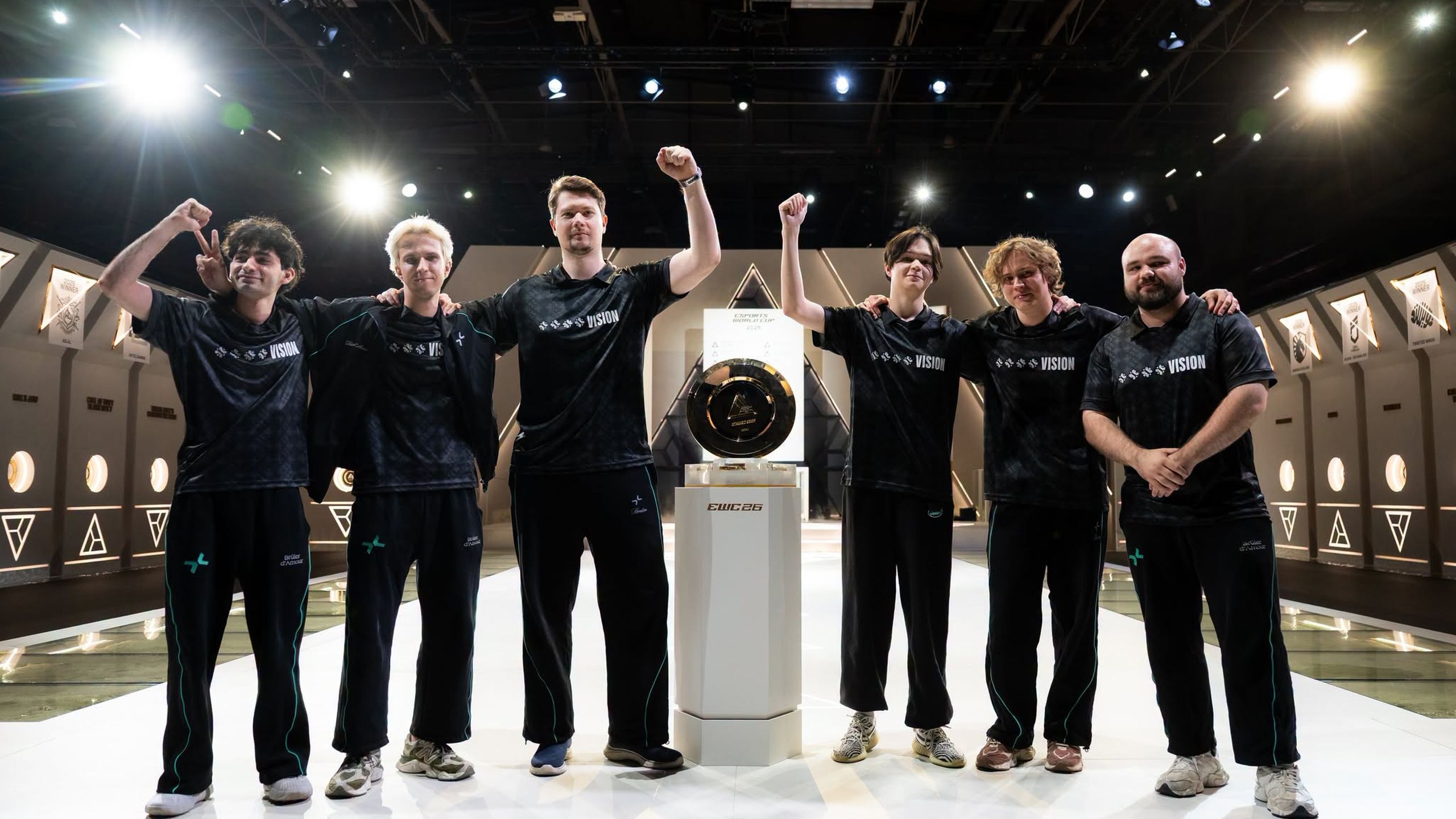 DPlus KIA è il nuovo campione EWC 2026 di League of Legends, PARIVISION trionfa in Dota 2
