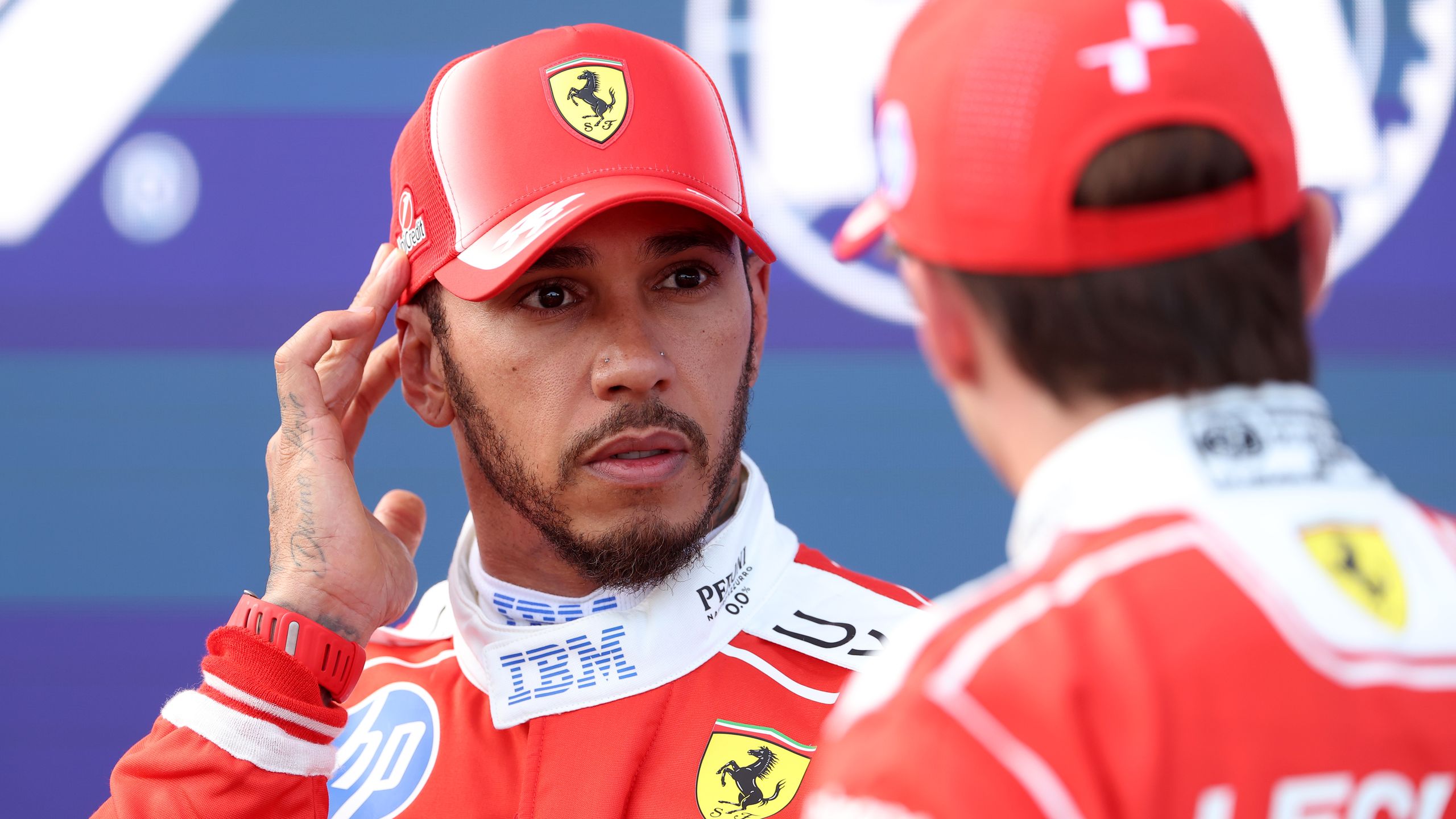 Hamilton polemico col team: "Non sarei uscito per primo". Leclerc: "Non avevo feeling"