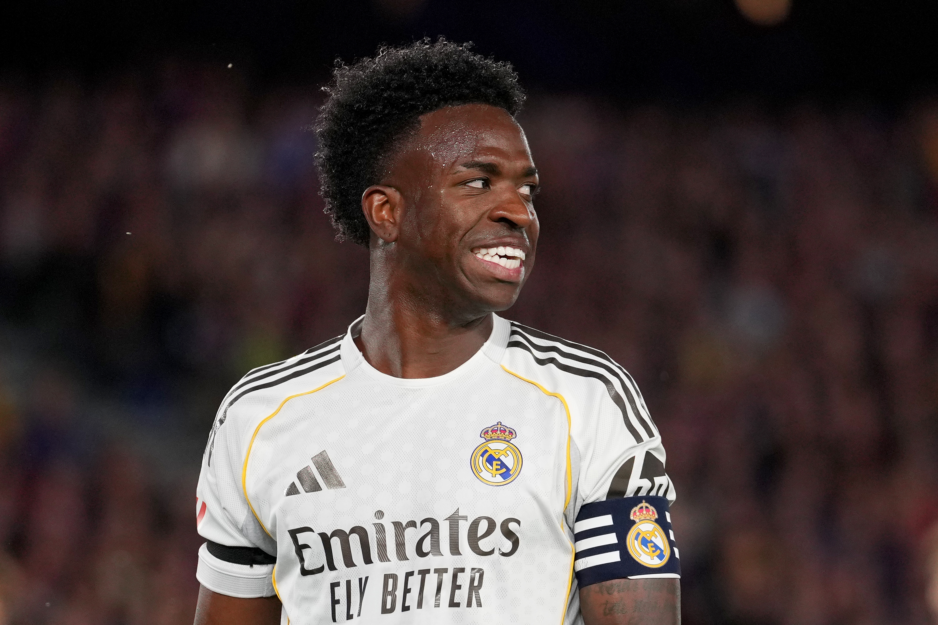 OFICIAL Vin cius Renueva Seis A os Con El Real Madrid Y Corta De Ra z oficial-vin-cius-renueva-seis-a-os-con-el-real-madrid-y-corta-de-ra-z