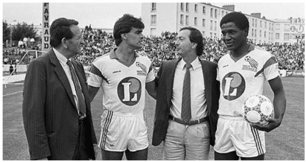 Les deux stars en compagnie d'Edouard Leclerc (à gauche) et de son fils, Michel-Edouard.